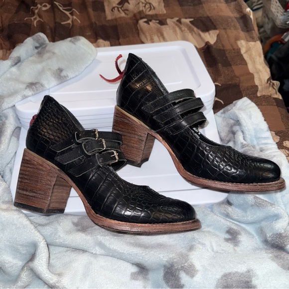 Freebird LEATHER Black Croc-Embossed MARY JANE Heels PUMPS 3 strap LIKE NEW - Picture 11 of 15